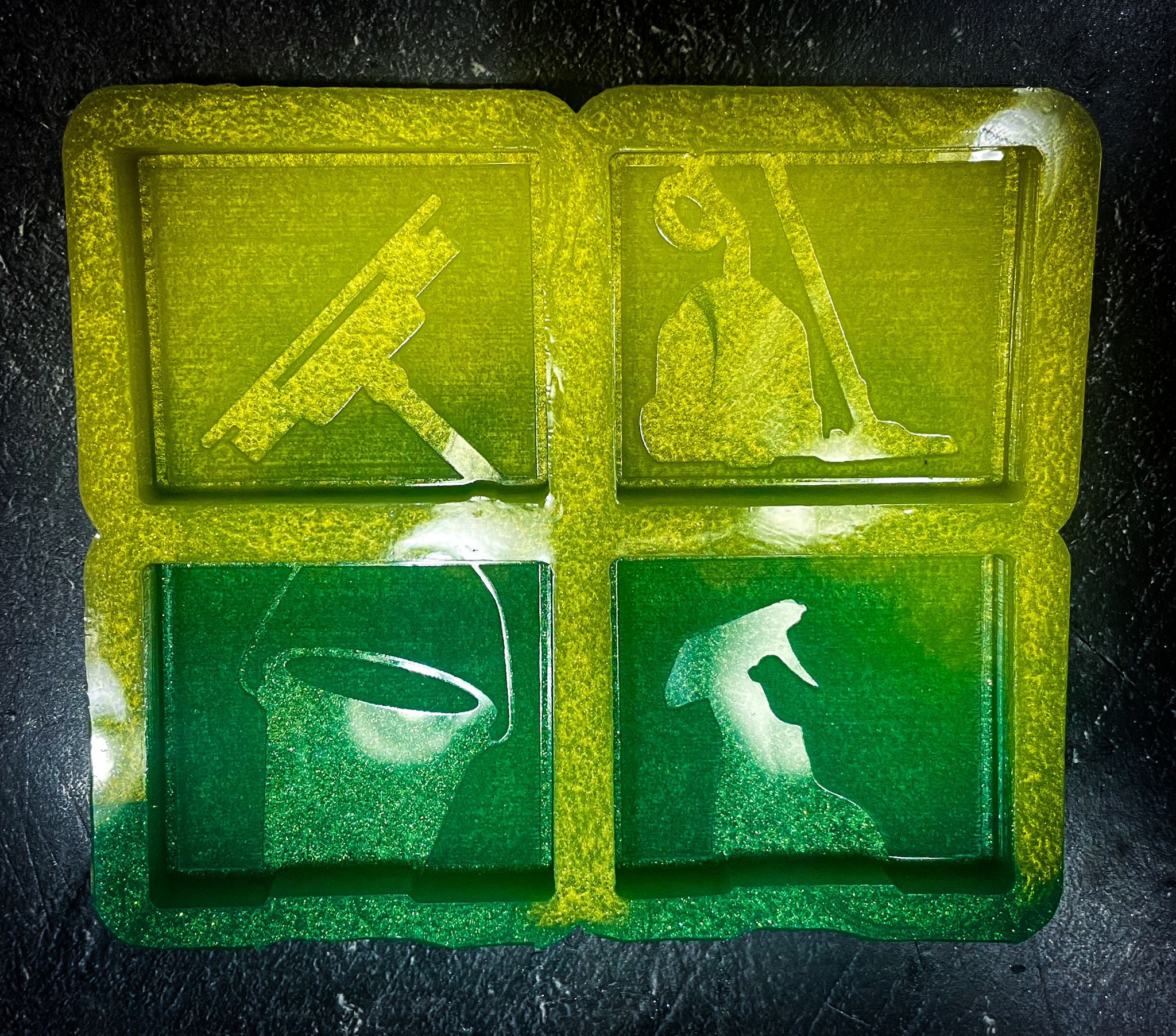 4 Cell Cleaning Mould