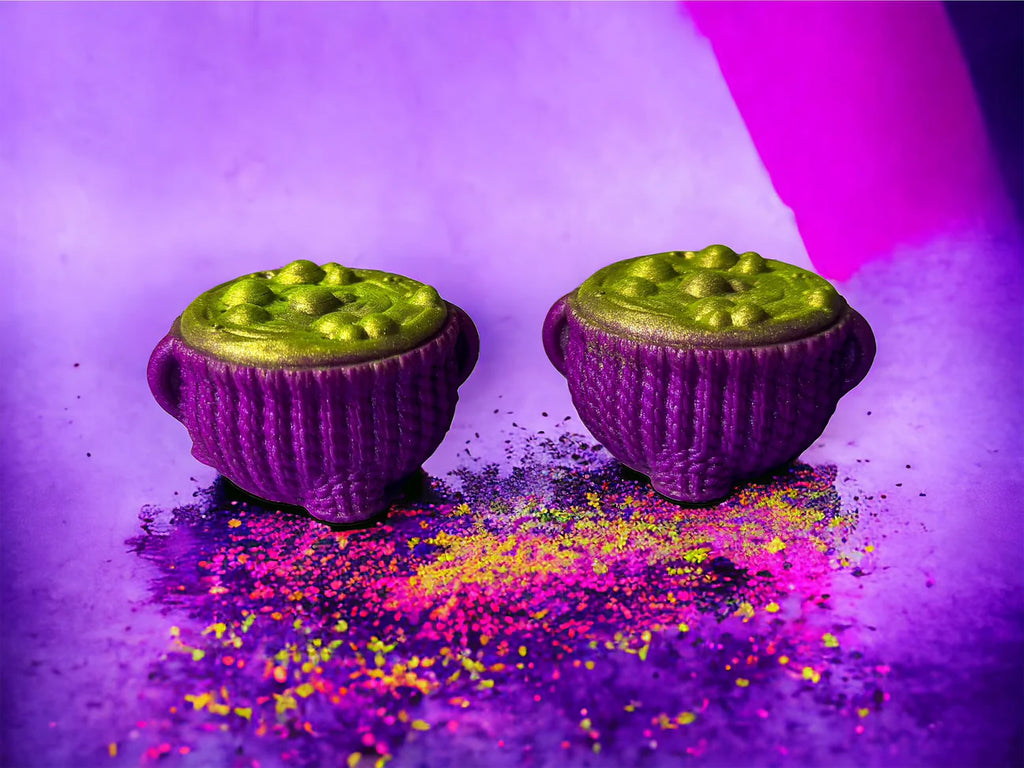 3D Knitted Cauldron Duo